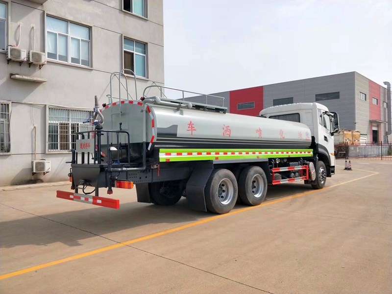 �塢�����|�L�������p��20����ˮ܇��·ϵ�y�� �ɹܵ�����λ��ͨ���y��ֱͨ���y���^�V�W����ˮ�ڣ�ǰ�_�󞢡��ȇ�����λ�Ȼ���������ƽ�_�����G����ˮ���ڣ��M�ɡ� 