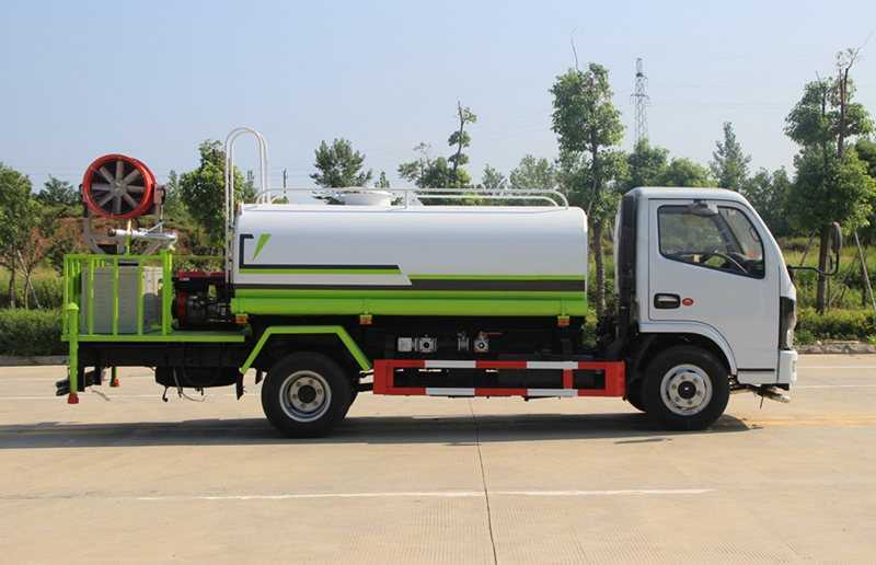 �|�L(f��ng)С������5����ˮ܇�����ױP���ã�  ���Ö|�L(f��ng)D6ϵ���¿��{��ң�3308mm�S�࣬���d����ȫ��115�R�����Ͱl(f��)�әC(j��)�򳯲�130�R�����Ͱl(f��)�әC(j��)���f��P(y��ng)5�n׃���䣬3.5T���7.00R16䓽z̥��ABS����(bi��o)��늄Ӵ����п��i���b��耳ס����g��܇�����Ԅ����i������x��˲�r(sh��)�ͺģ��Ƽ���ʮ�㣬�{�˸����m��GB7258��Ҏ(gu��)��  �|�L(f��ng)С������������ˮ܇��  ����4mm��(y��u)�|(zh��)̼䓰壬�ރ�(n��i)�����p���˸��壬���Þ�ˮ܇����ˮ�ã��܌�(sh��)�F(xi��n)���M(j��n)�ó����ܣ������bǰ�_���󞢡���(c��)������ˮ܇ƽ�_����ˮ���ڣ����{(di��o)��(ji��)ֱ�������ꡢС�ꡢëë�ꡢ�F��Ч���������ɸ���ˮ�ܣ�����������ȼ������ӿڡ���ˮ܇��ֱ����7�ף���ˮ���ȴ���20�ף���̴���28�ס���ˮ܇�ɼ��bǰ�_�󞢚���y�{��ҿ��ơ��ɼ��b�F�ڙC(j��)�M�l(f��)늙C(j��)�M���F���m�b�á�